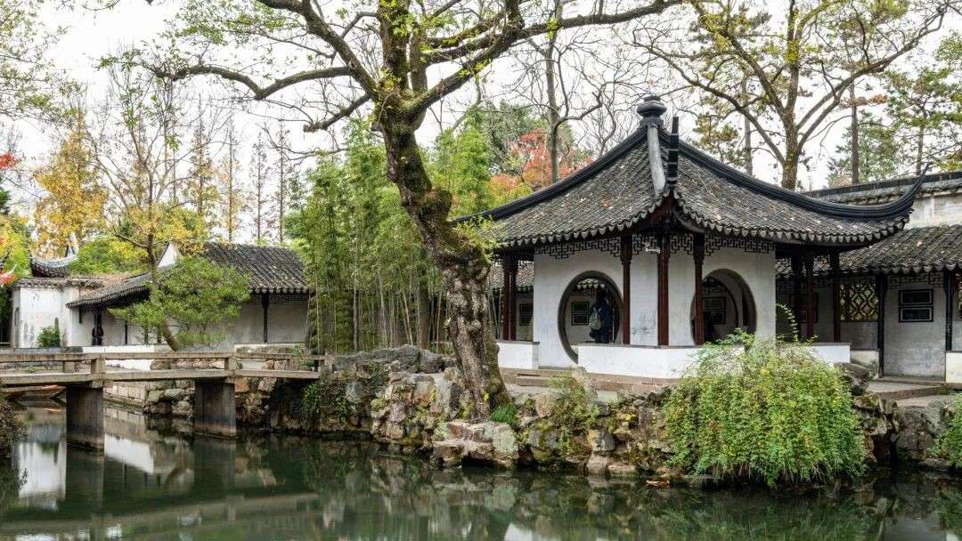 巨物花灯现身滨海湾！2.6米高八骏马新春氛围拉满