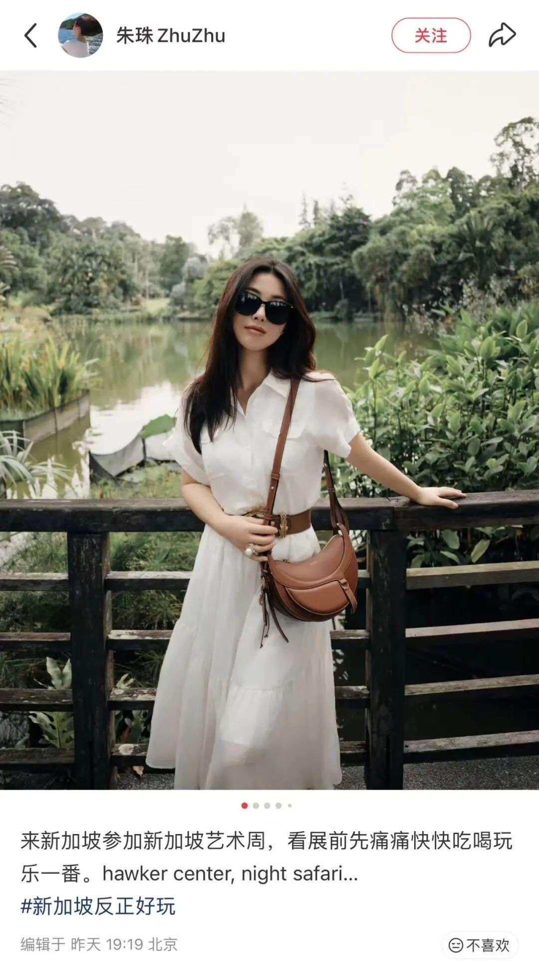 新加坡偶遇朱珠！老公拆螃蟹甜到齁，母女穿娘惹装美翻