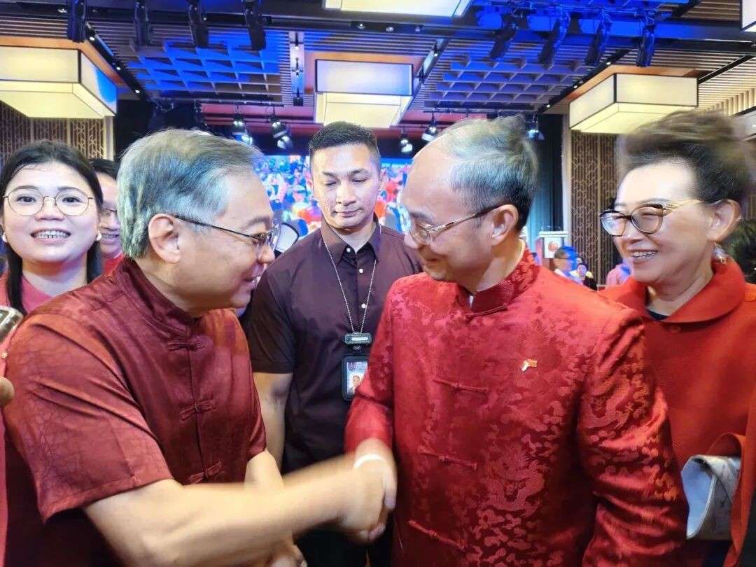 新加坡大年初一气温降至22℃!领导人集体拜年!黄循财秀书法、李显龙拍大片...