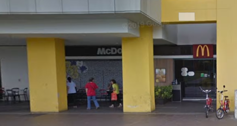 新加坡男子凌晨麦当劳门口抢汉堡，被判坐牢