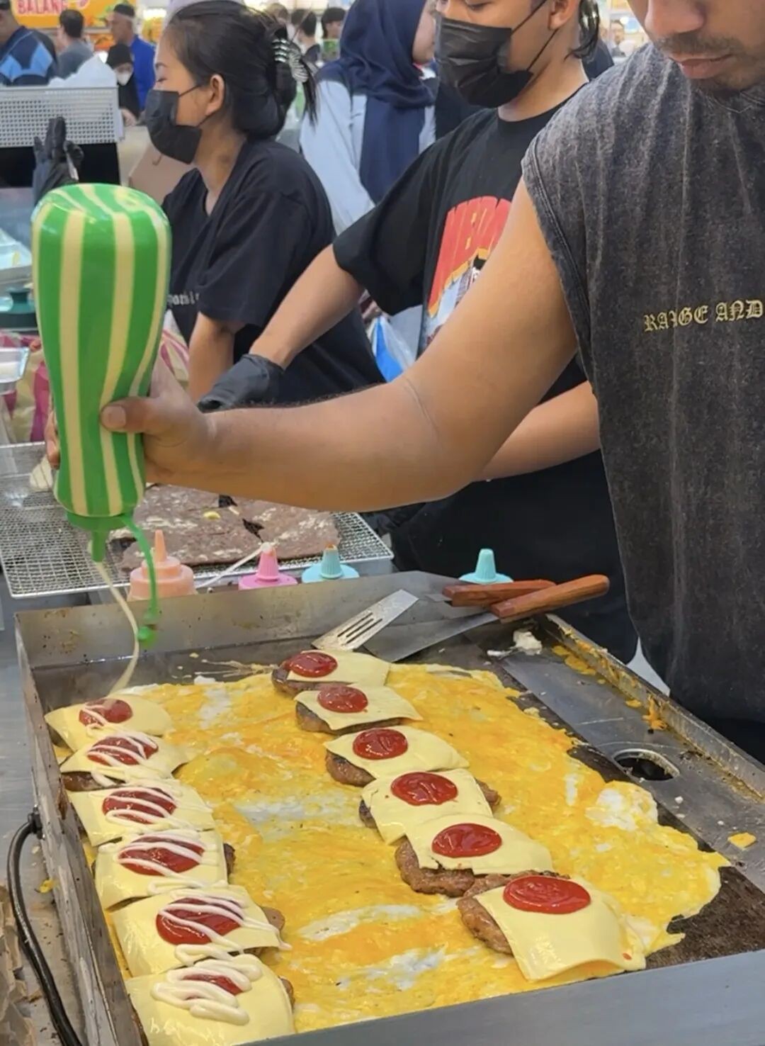 白天禁食、禁水、戒房事、禁恶行