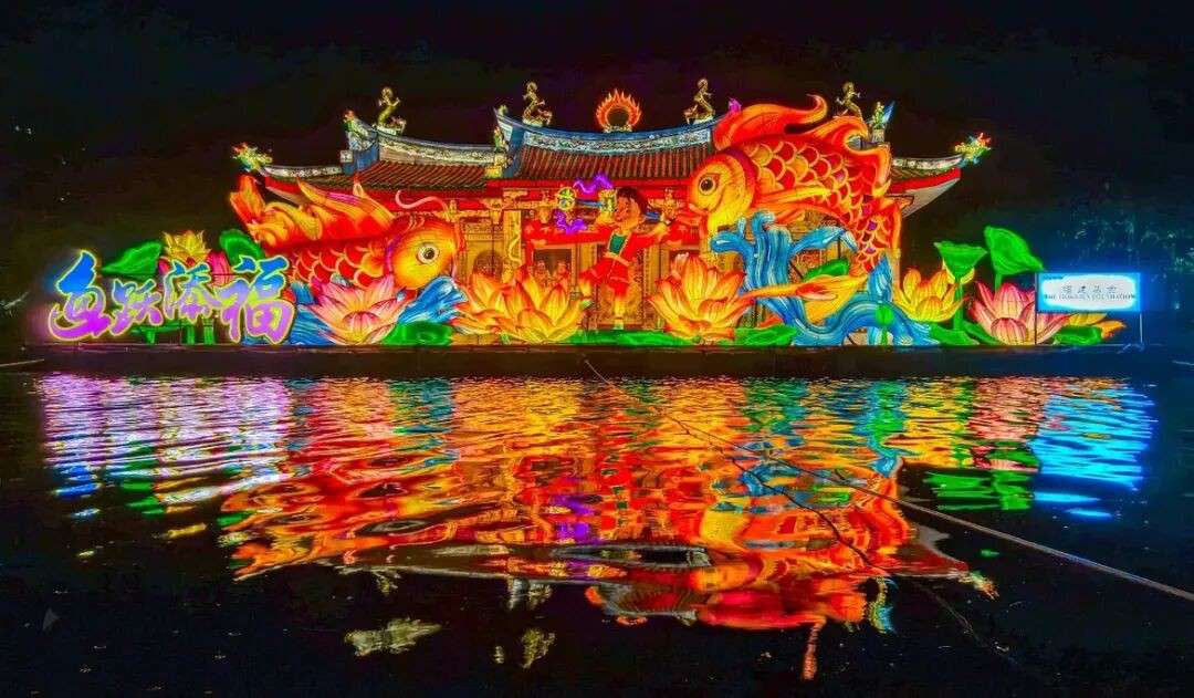 烟火回归!春到河畔40周年点亮滨海湾,现场直击太震撼了
