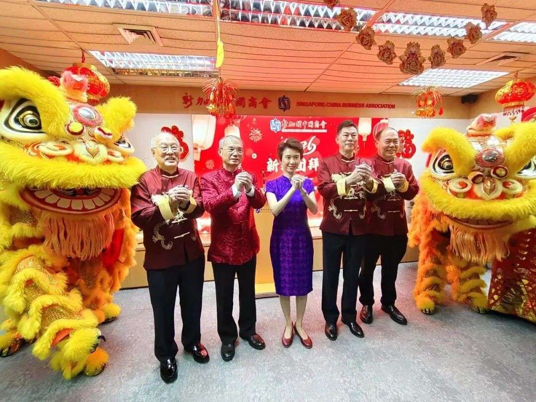新加坡大年初一气温降至22℃!领导人集体拜年!黄循财秀书法、李显龙拍大片...