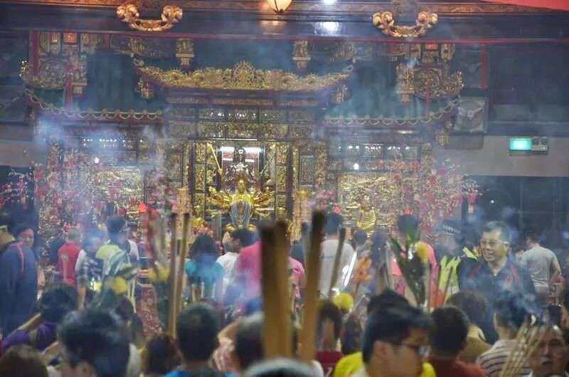 新加坡人大年初一都会干这件事,你知道嘛!