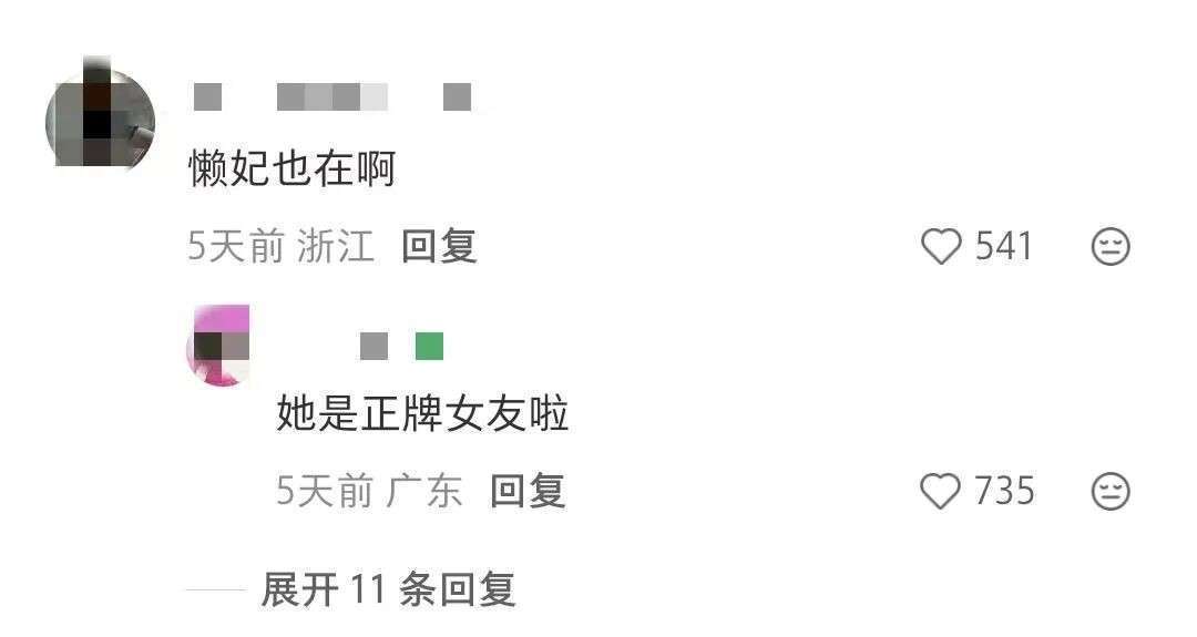 春节又被拍到！王思聪现身克拉码头玩“高空溜溜球”，身边还是她？