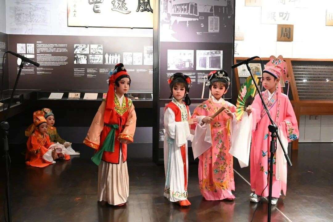 舞龙舞狮、AI象棋、皮影戏全都有!新加坡这个西部商场连办两天免费活动