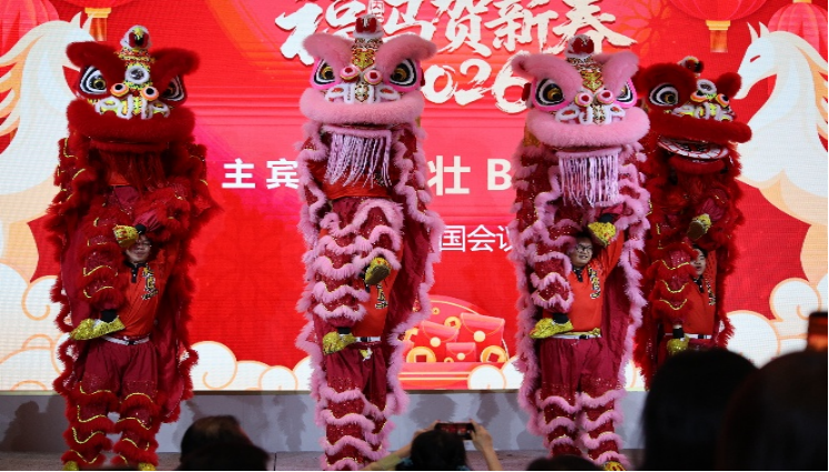 舞龙、奖学金、茅台大奖…新加坡陕西会春晚现场太燃了