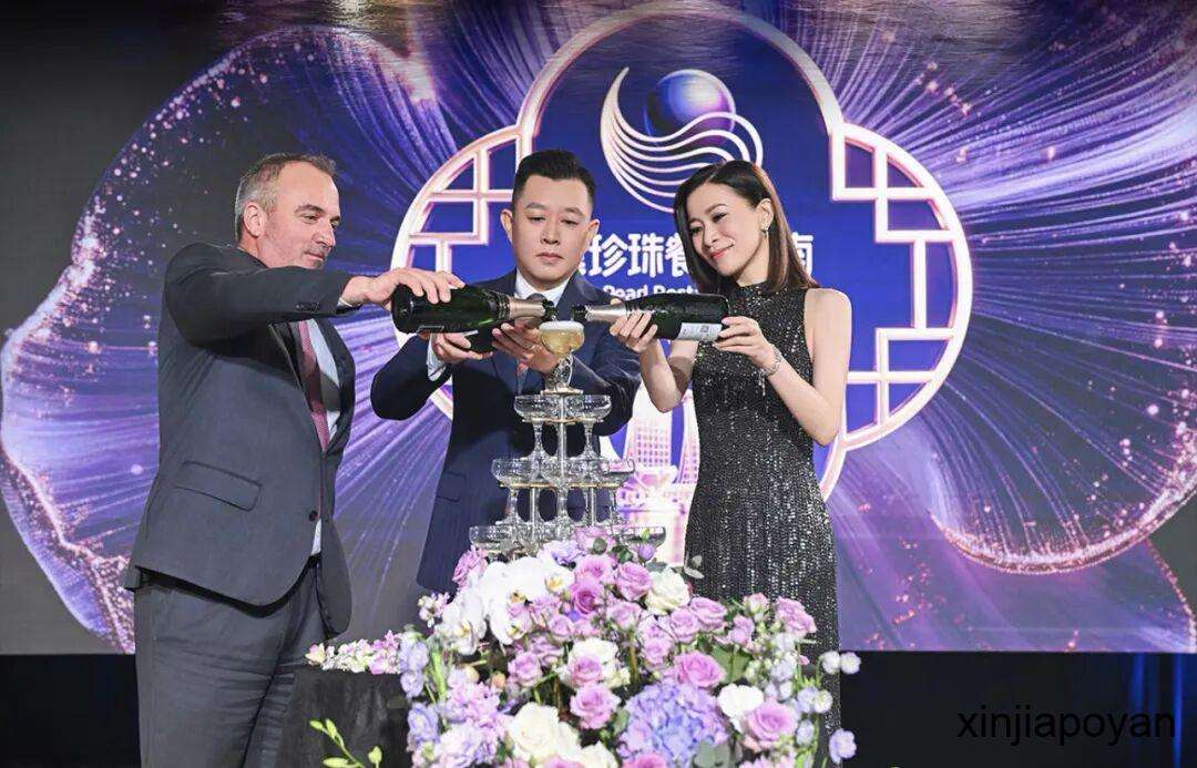 佘诗曼现身新加坡,见证18家餐厅上榜“黑珍珠”