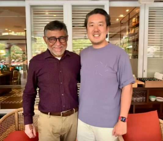 印巴分治那年他父亲逃到新加坡,四十年后他成了这座城市的“酒吧之王”