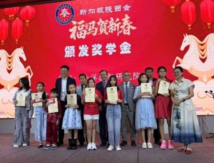 舞龙、奖学金、茅台大奖…新加坡陕西会春晚现场太燃了