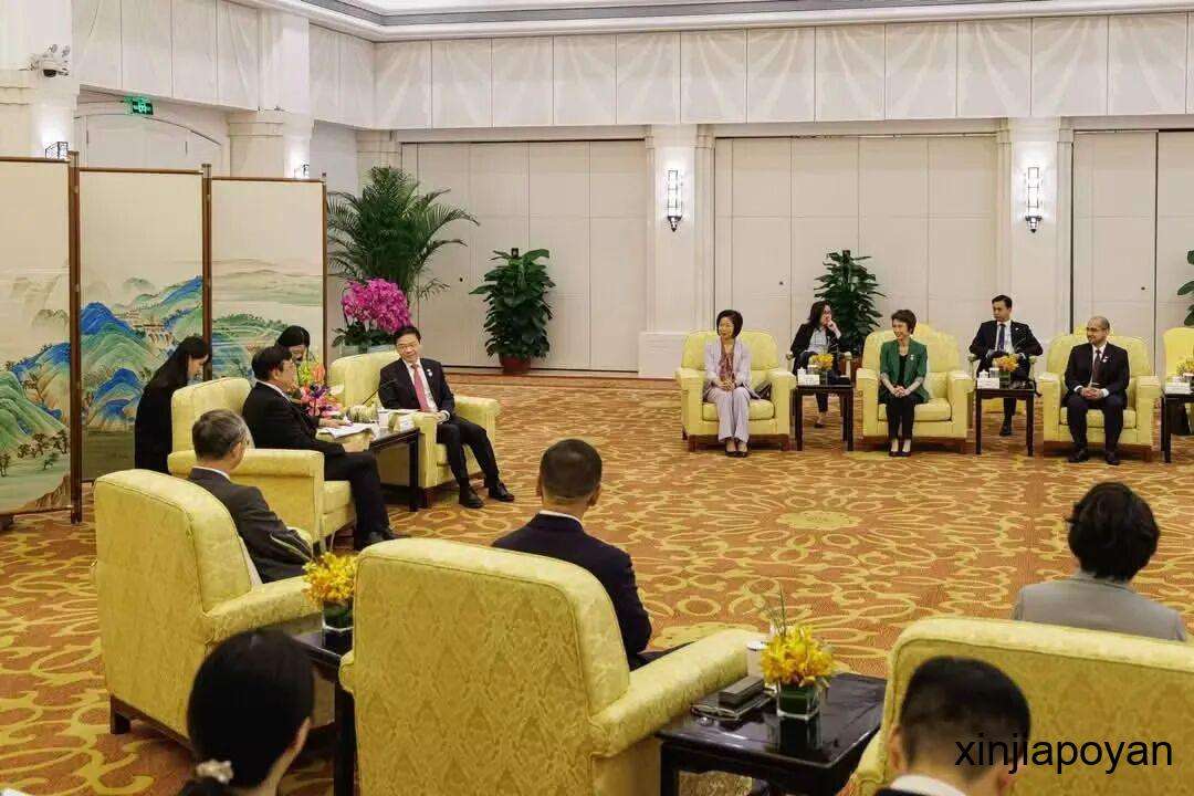新加坡总理黄循财访华全记录：海南吃鸡饭，香港谈合作，这趟行程信息量很大！