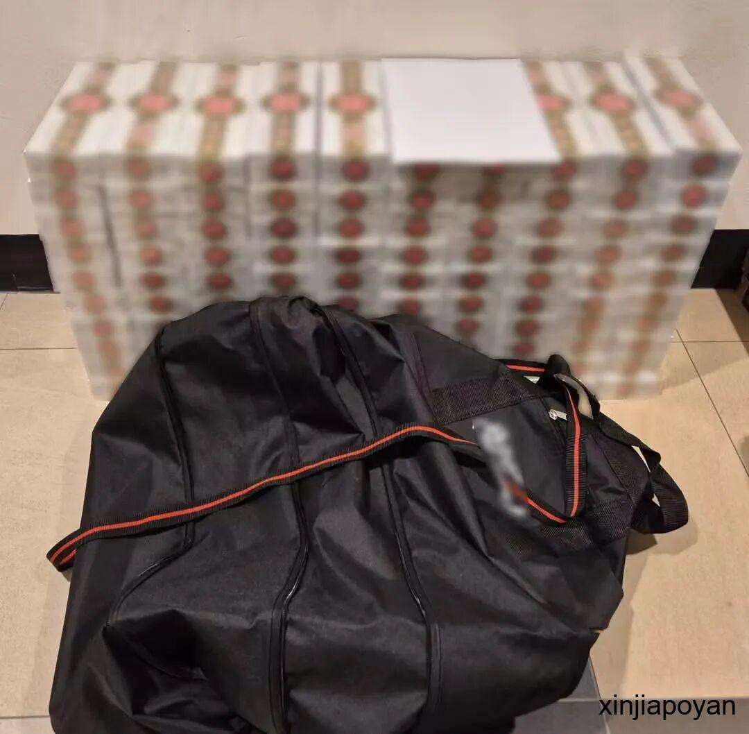 中国籍男子涉携带218条香烟在樟宜机场被捕