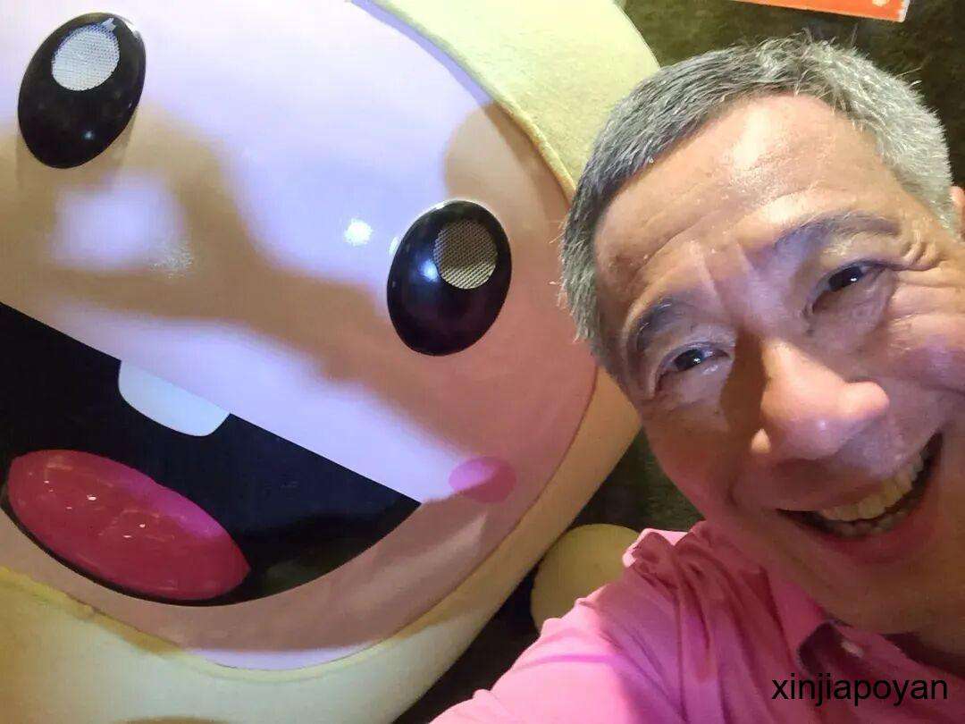 新加坡“顶流摄影师”营业！李显龙晒14张私房照邀粉丝互动，限定表情包上线
