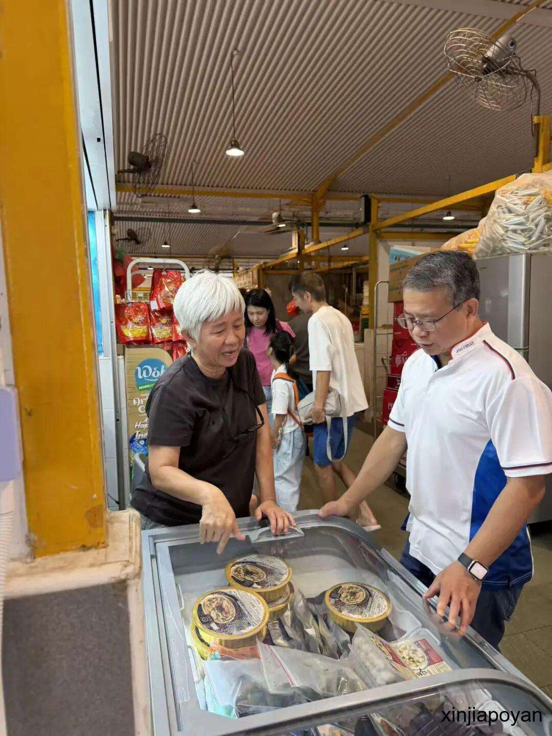 新加坡律政部长亲自下厨做鱼圆面:巴刹不只是吃饭的地方
