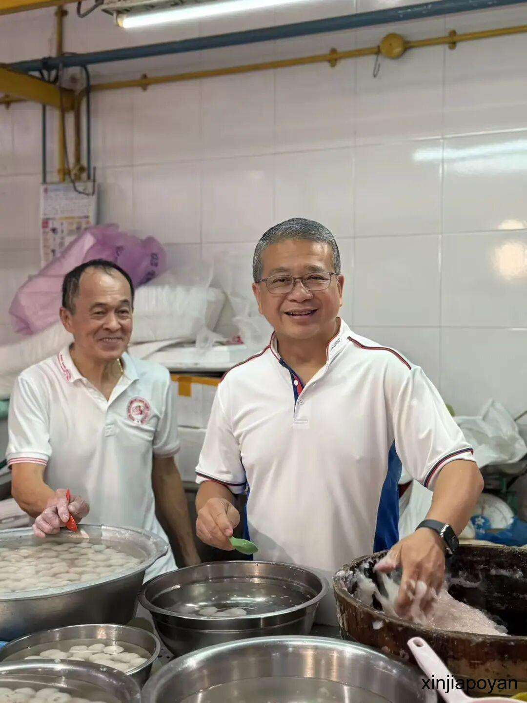 新加坡律政部长亲自下厨做鱼圆面:巴刹不只是吃饭的地方