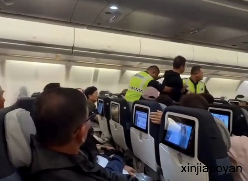 “南航空姐”咆哮外籍乘务不懂中文,空少还原闹剧首次曝光!这事如果发生在新加坡……