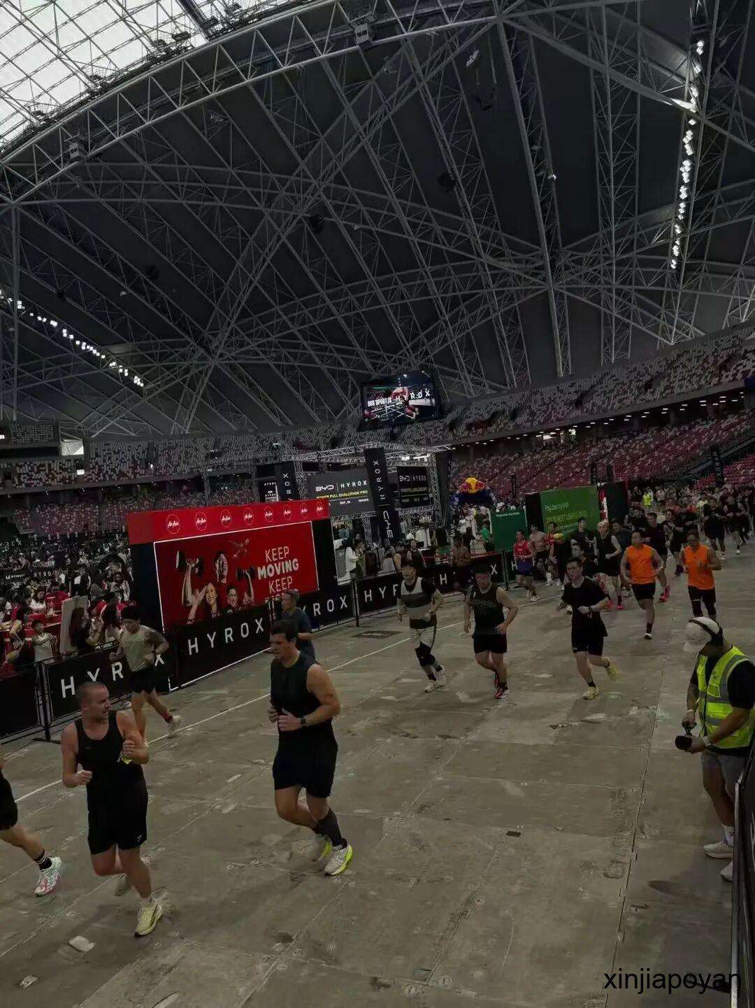 现场直击!HYROX新加坡站今天开赛,国家体育场画风太燃了