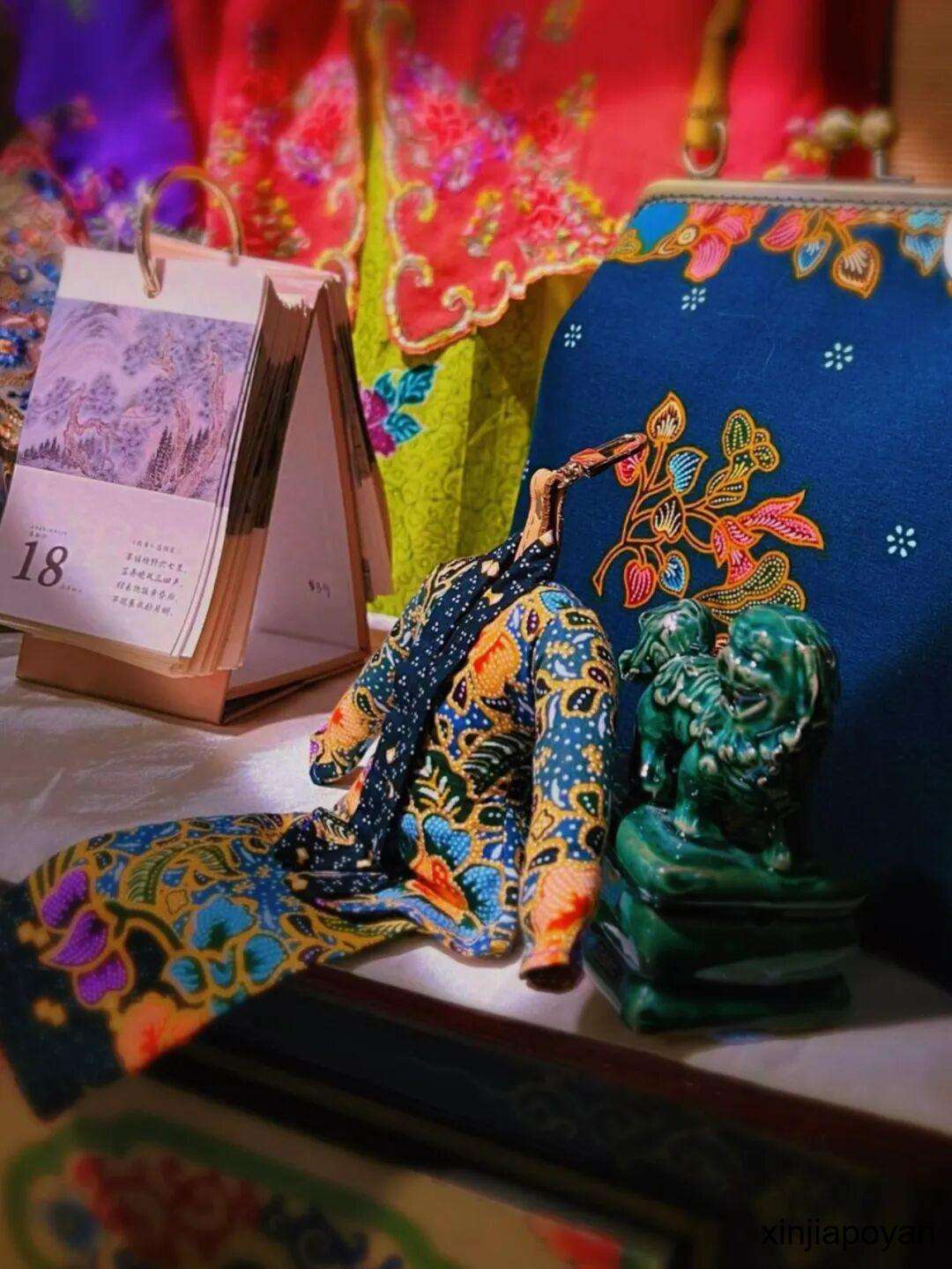 娘惹服,成为牛车水一道流动的风景线
