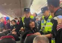 “南航空姐”咆哮外籍乘务不懂中文,空少还原闹剧首次曝光!这事如果发生在新加坡……