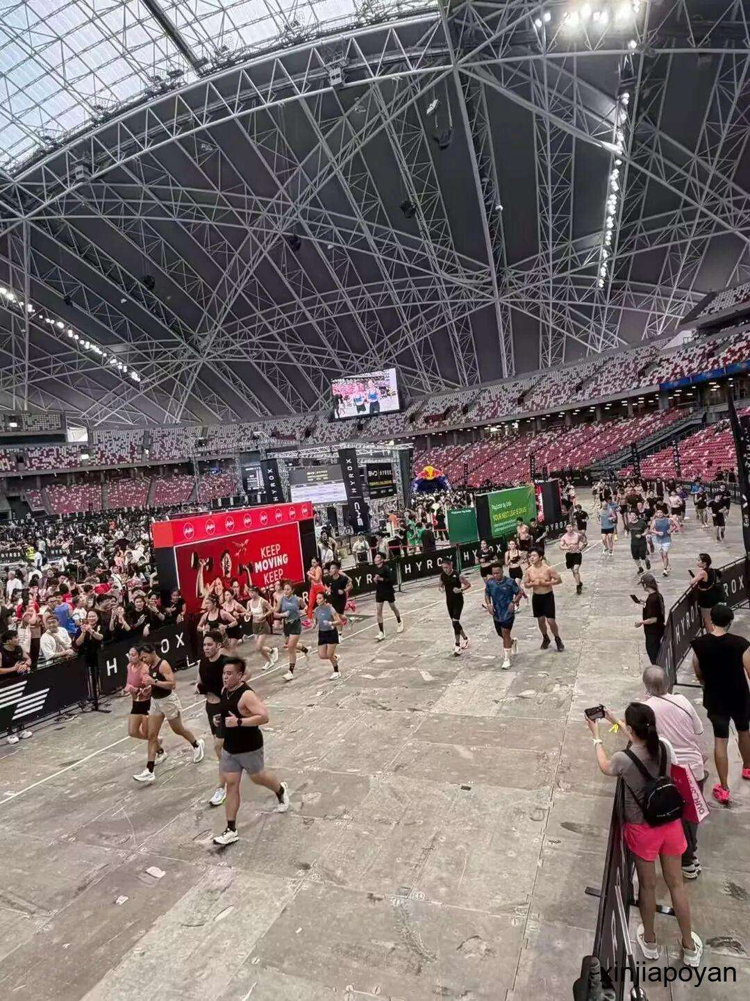 现场直击!HYROX新加坡站今天开赛,国家体育场画风太燃了
