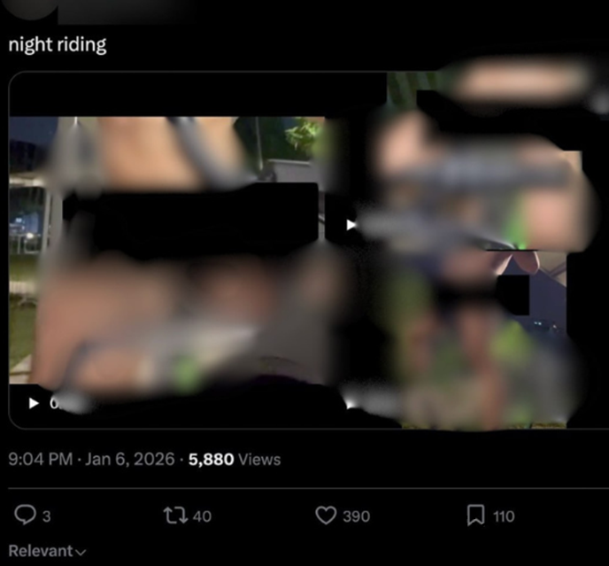 新加坡男子全裸骑共享单车还自拍,辣眼睛!