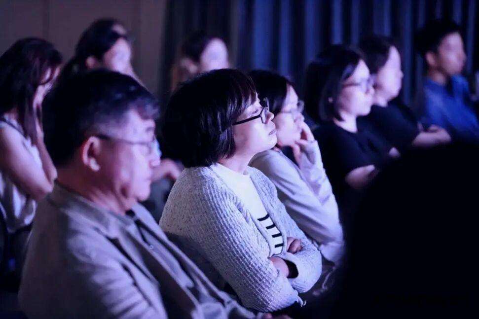 新加坡一场微电影放映,现场热泪盈眶:有些话真的憋太久了