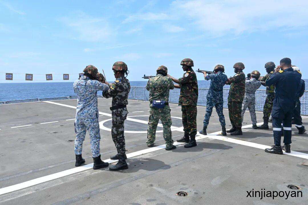 16国海军同船联合训练期间,印度军舰停靠新加坡
