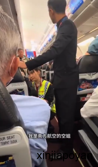 “南航空姐”咆哮外籍乘务不懂中文,空少还原闹剧首次曝光!这事如果发生在新加坡……
