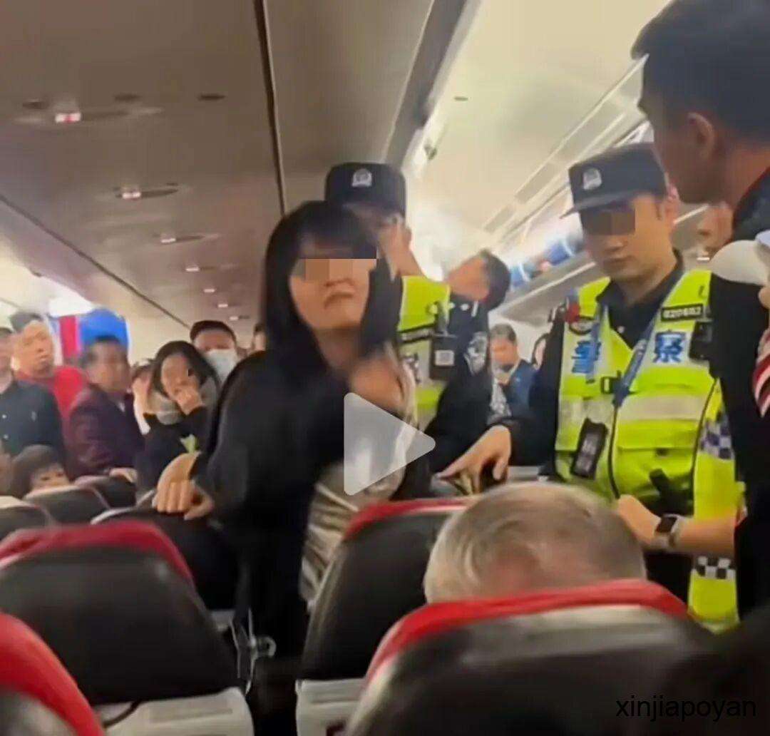 “南航空姐”咆哮外籍乘务不懂中文,空少还原闹剧首次曝光!这事如果发生在新加坡……