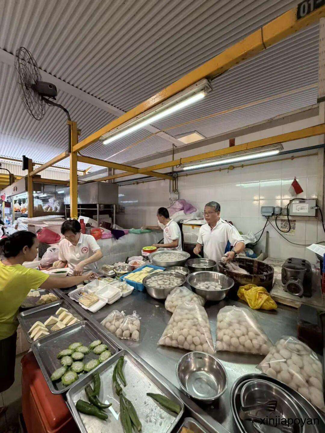新加坡律政部长亲自下厨做鱼圆面:巴刹不只是吃饭的地方
