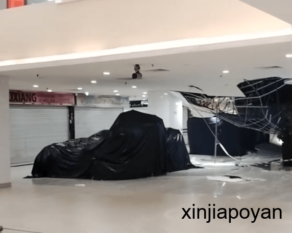 一声巨响!乌节路Lucky Plaza天花板砸落,现场狼藉一片!建设局紧急回应