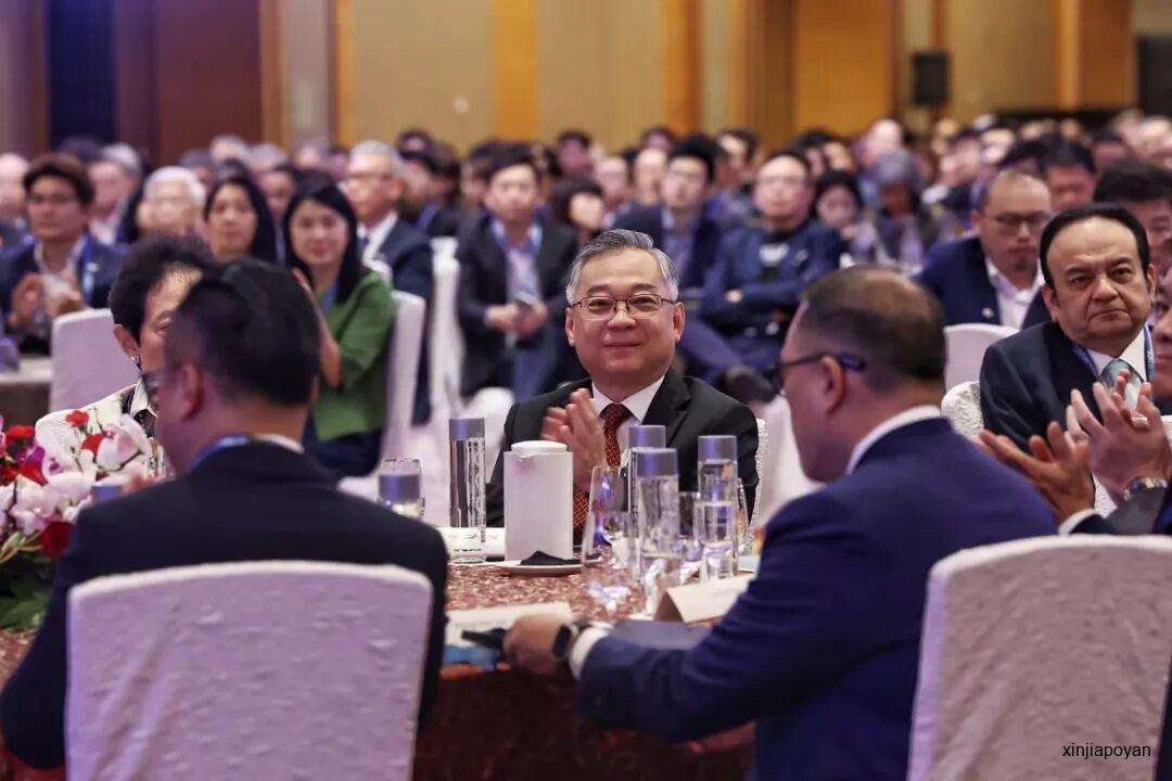 副总理发话:新加坡不能再靠老本吃饭了,必须自己卷出新活路