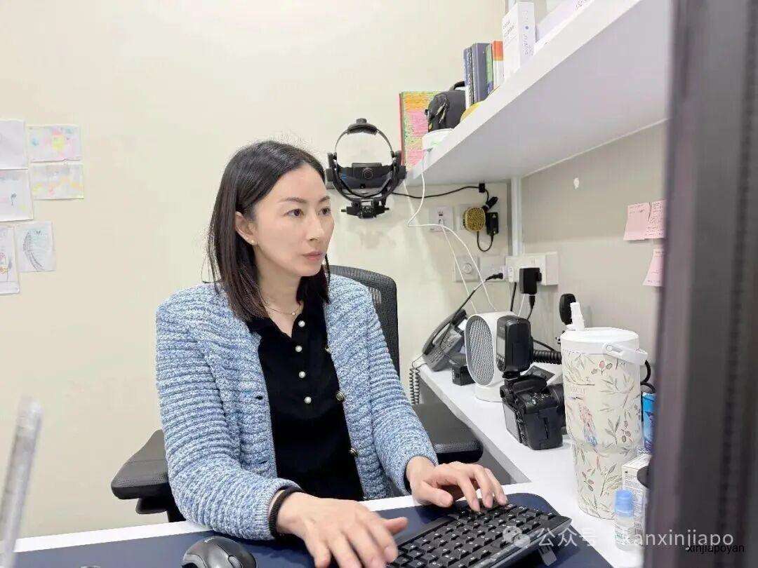 消毒水味是童年底色、诊室里藏着贴纸,这位新加坡医生有点不一样