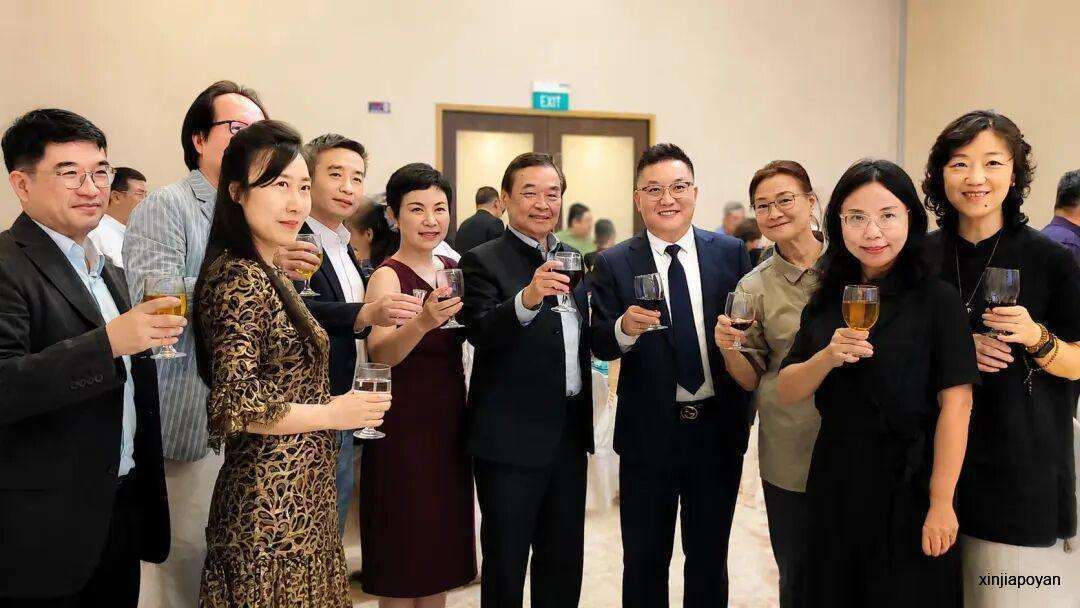 当 AI 开始参与财富、治理与决策,人类该如何重新定义“安全”与“价值”?