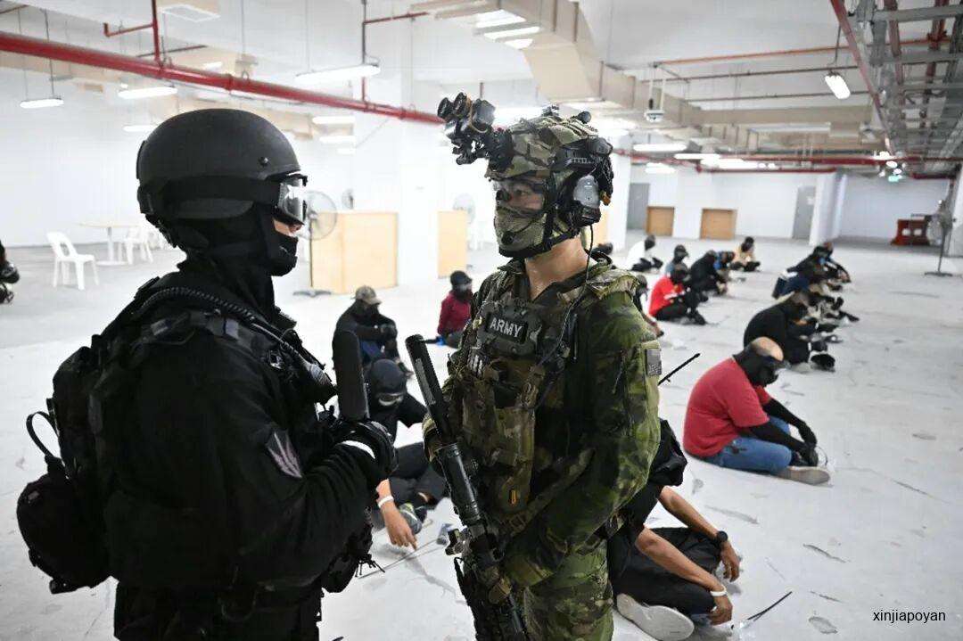 荷枪围剿、人质获救！现场直击樟宜机场反恐现场