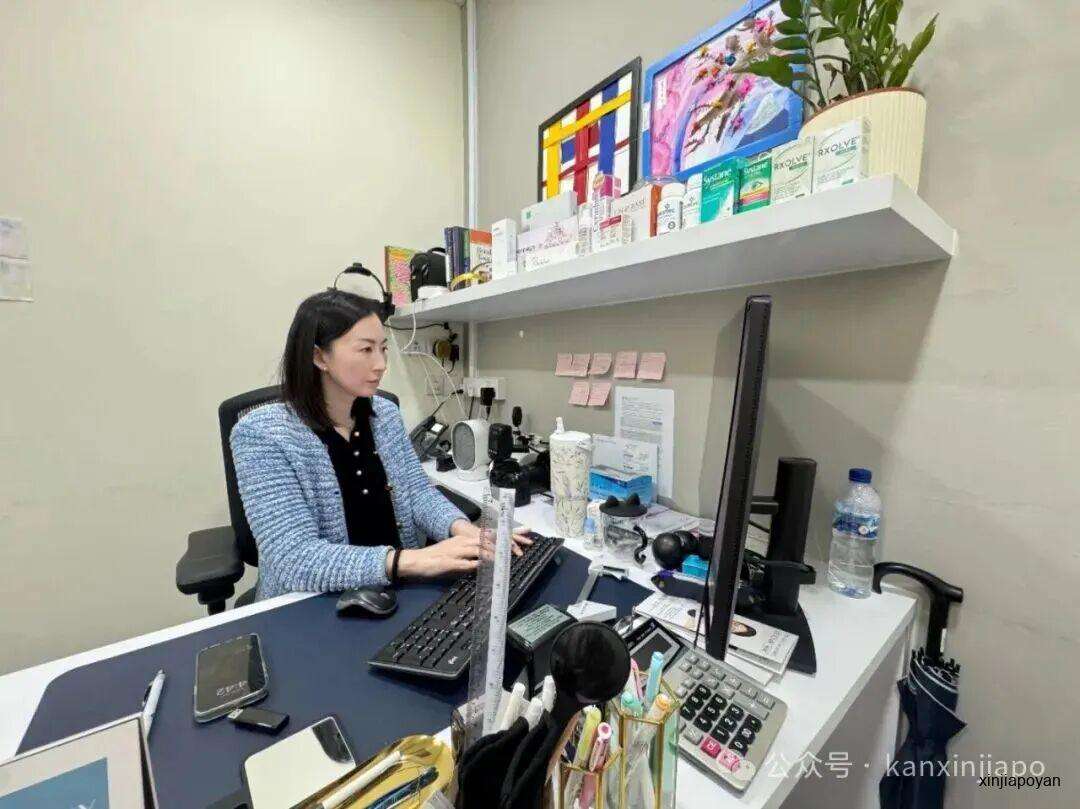 消毒水味是童年底色、诊室里藏着贴纸,这位新加坡医生有点不一样