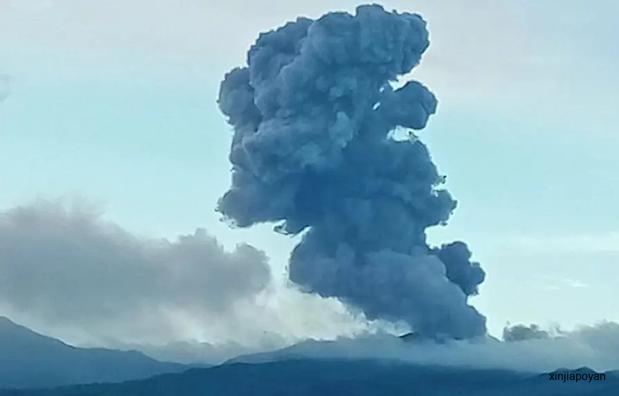 印尼火山喷发:两名新加坡登山者遗体已寻获,七名幸存者紧急返新!使馆已介入