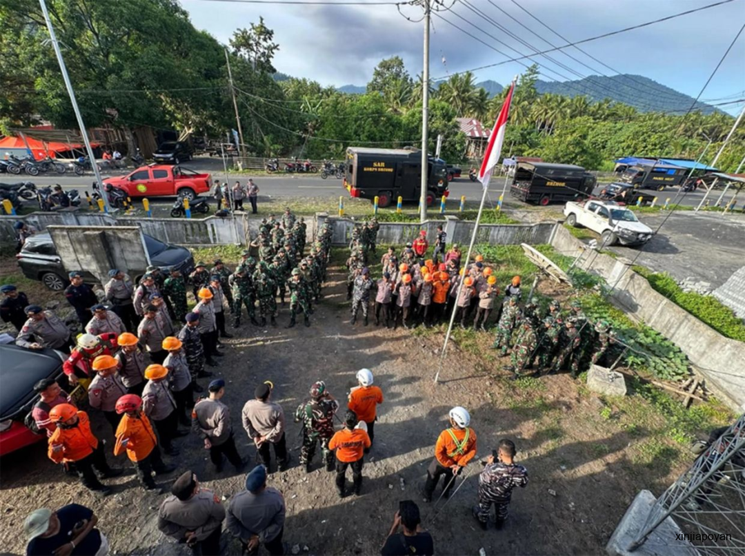 印尼火山喷发:两名新加坡登山者遗体已寻获,七名幸存者紧急返新!使馆已介入