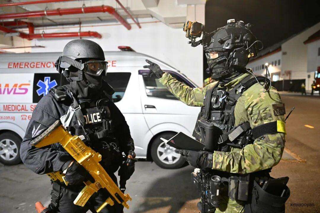 荷枪围剿、人质获救！现场直击樟宜机场反恐现场