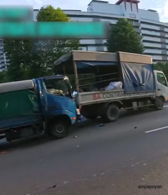 新加坡快速公路5车连撞!轿车被压扁,司机被困,现场画面曝光