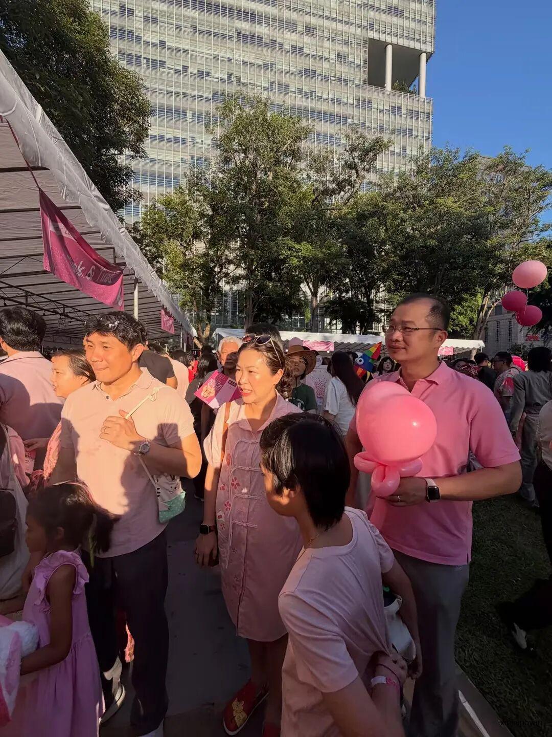 粉红浪潮席卷新加坡！数千人齐聚Pink Dot，现场画面曝光