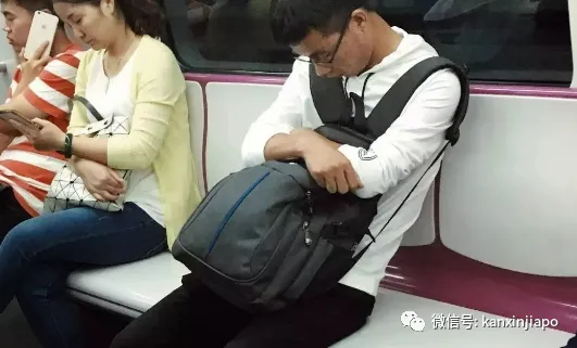 女子在月台喝奶茶被拍上热搜！全网吵翻：新加坡地铁站内到底能不能喝水？官方回应来了...