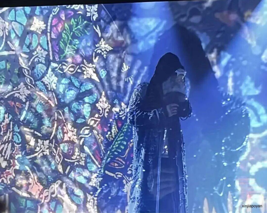 杜德伟的新加坡演唱会，64岁“脱星”魔术戏法娱乐粉丝老中青三代