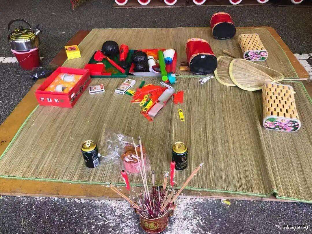 新加坡庆赞中元,竟还出现了鸦片枪