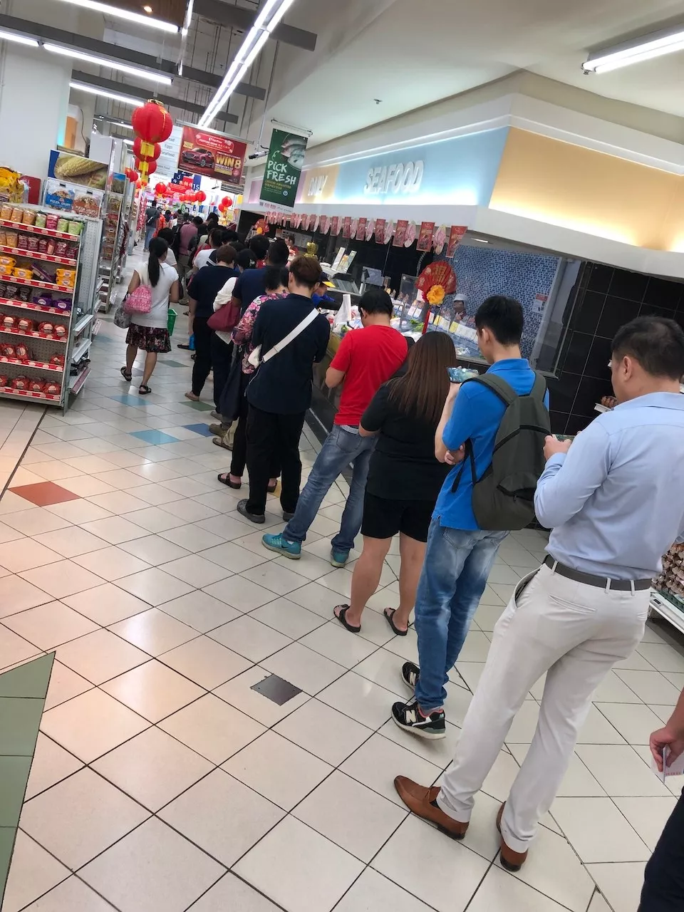 在新加坡地铁,亲眼目睹了一场无声的内卷