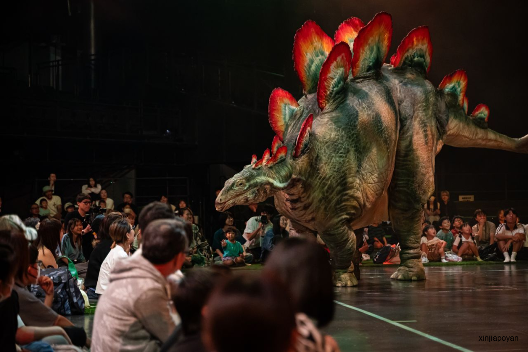 日本爆红恐龙秀首次登陆新加坡!15只史前巨兽在圣淘沙“复活”,限时4天