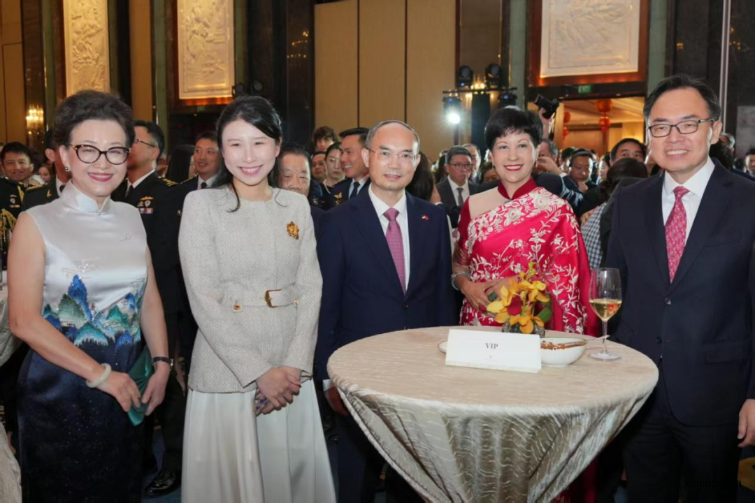 800人共庆中华人民共和国成立77周年,中国驻新使馆这场招待会亮点太多