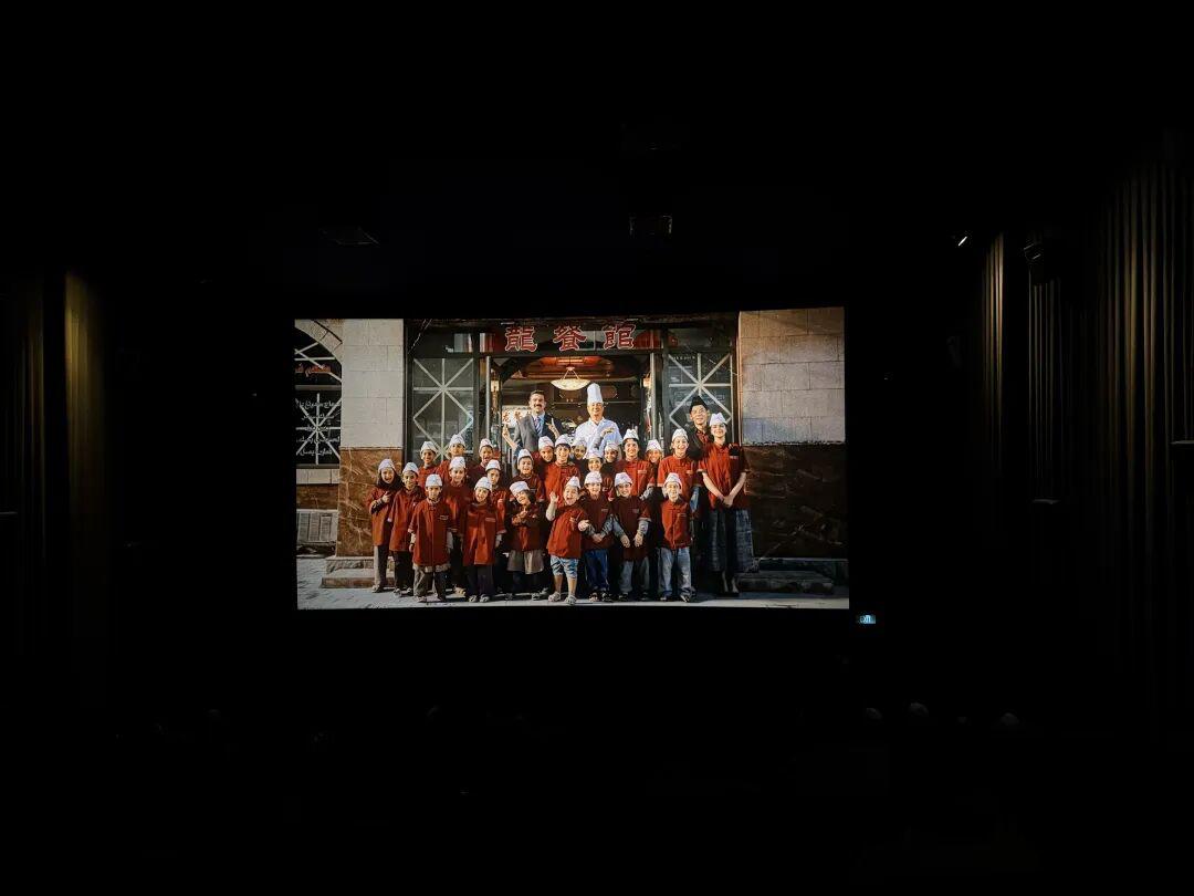 从新加坡首映看《欢迎来龙餐馆》:中国电影出海,开始讲一个全世界都懂的故事