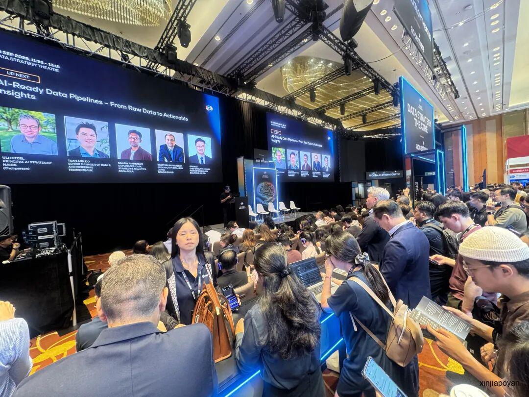新加坡科技周现场直击!3万人涌入滨海湾,500家企业亮相,AI竞争进入新阶段