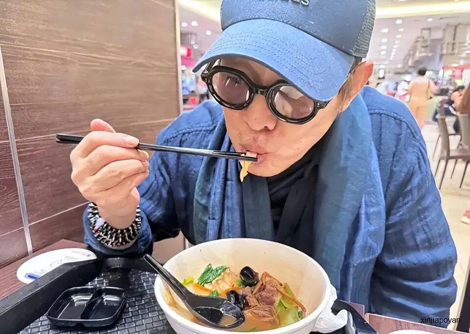 李连杰回应“抛妻弃子”传言！曾为孩子教育选择新加坡，四个女儿关系曝光